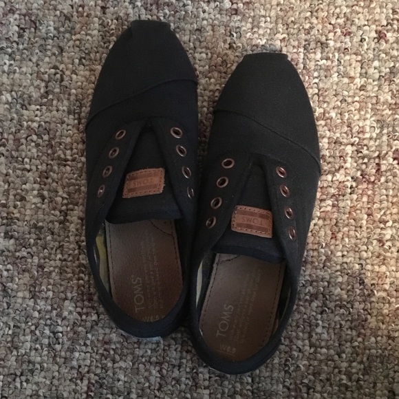 ‼Price Drop‼ TOMS slip on shoes - Picture 4 of 4